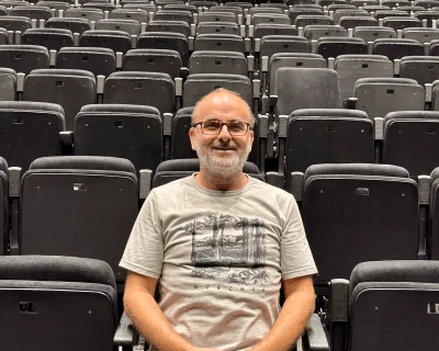 THE BOUNDLESS WORLD OF THE STAGE