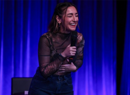 Özge Özel Stand Up